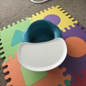 Bumbo chair with add on tray